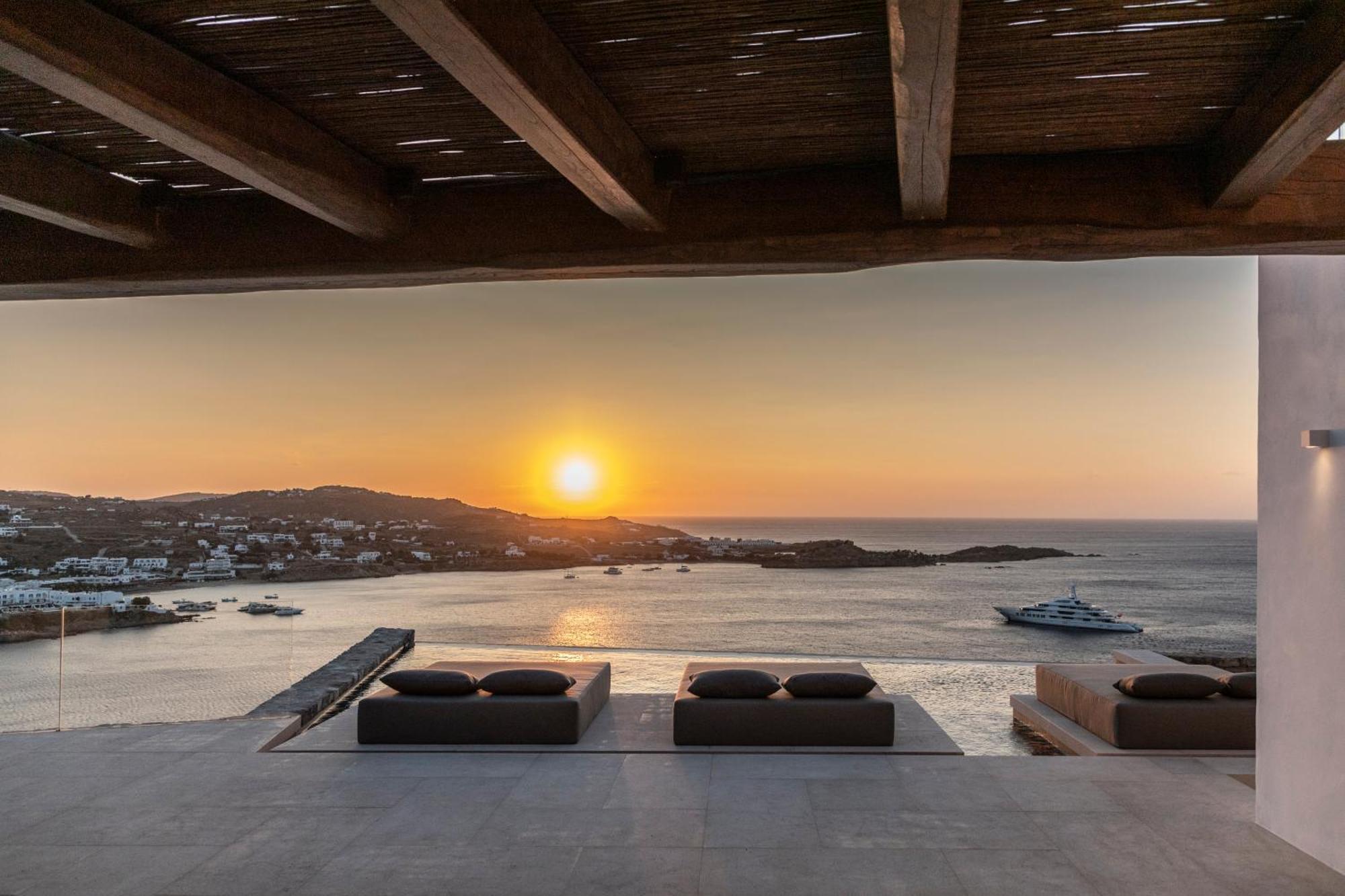The Skyvilla Mykonos - A Landmark Property With Breathtaking Views Of The Psarou Bay Mykonos Town エクステリア 写真